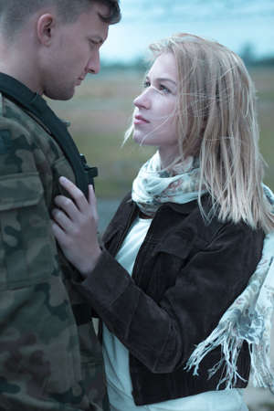 Junger Soldat besorgt es seiner Freundin Junger Soldat besorgt es seiner Freundin